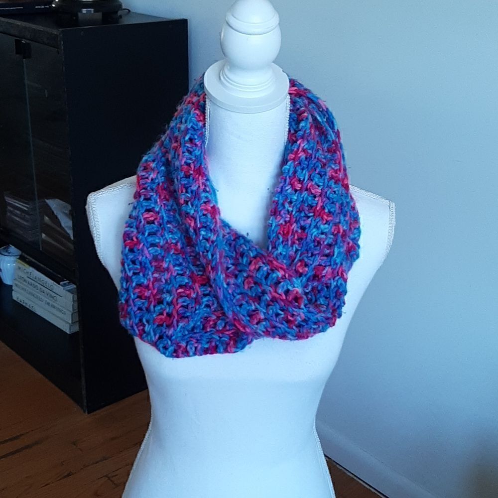 Handmade infinity scarf - Picture 2 of 4